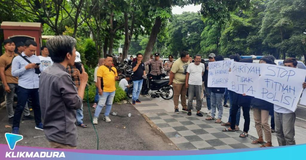 Demo Mapolda Jatim, Aktivis Dukung Polri Berantas Mafia Tanah di Pamekasan