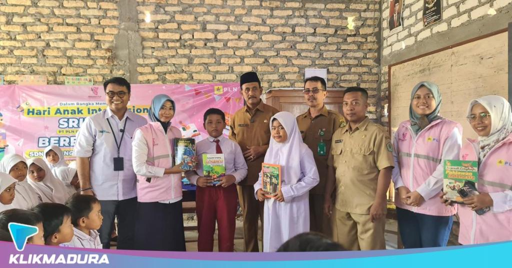 Dukung Pengembangan Literasi, PLN UP3 Pamekasan Hibahkan Ratusan Buku di SDN Larangan Slampar 2