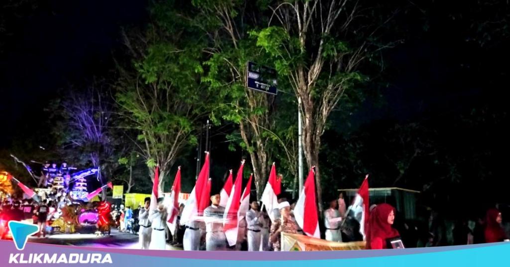 Rayakan Tahun Baru Islam, Ratusan Santri Yayasan Usman Al – Farsy Pamekasan Gelar&nbsp;Pawai