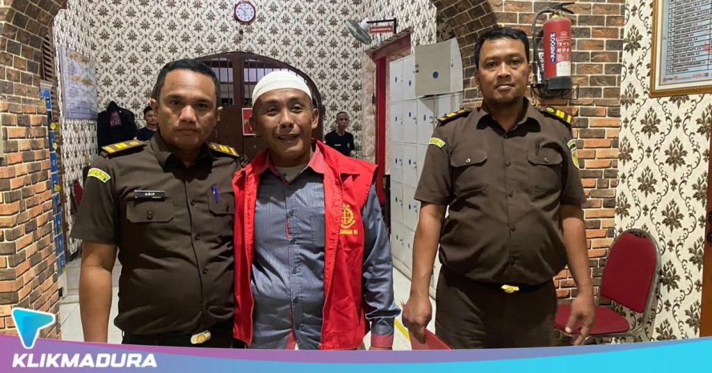 Pagi Kuasa Hukum Demo Tunggal, Sore Mantan Kades Laden Ditahan&nbsp;Kejaksaan